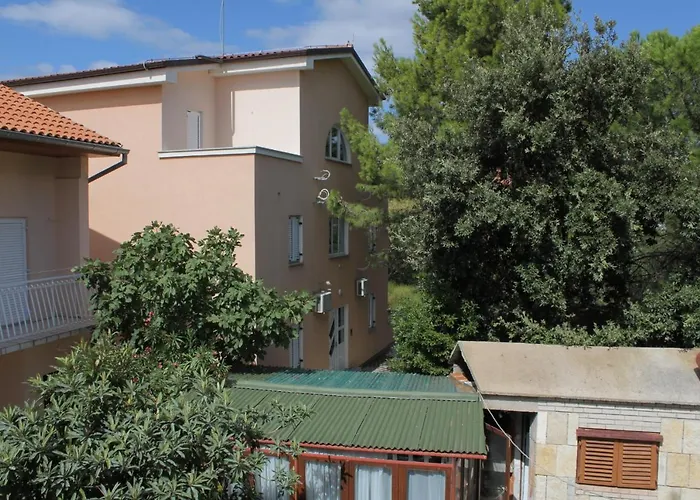 Apartments By The Sea Zaboric, Sibenik - 8368 *