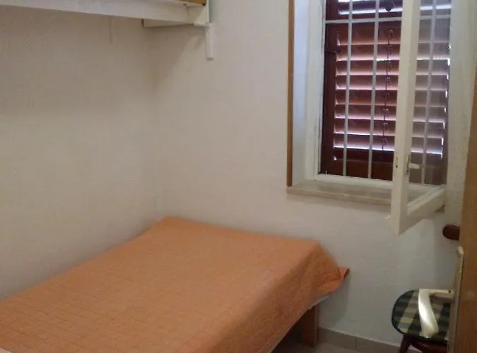 Apartman Apartments By The Sea Zaboric, Sibenik - 8368 *